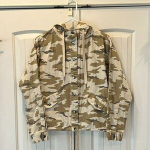 Women's Forever 21Lightweight Brown and Tan Desert Camo Hooded Jacket Size S